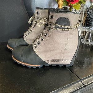 Sorel taupe/gray canvas and black leather laced wedge bootie.